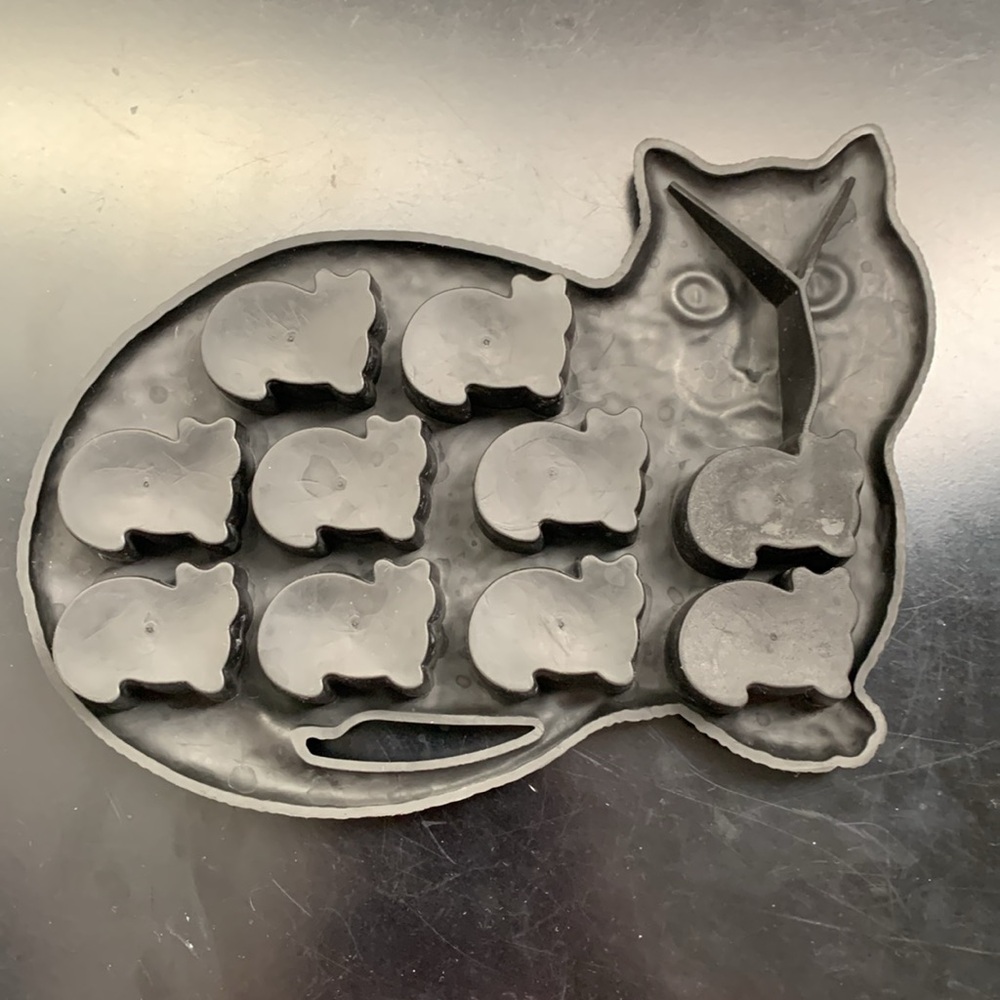 Silicone Cat Ice Tray - Picture 2 of 3